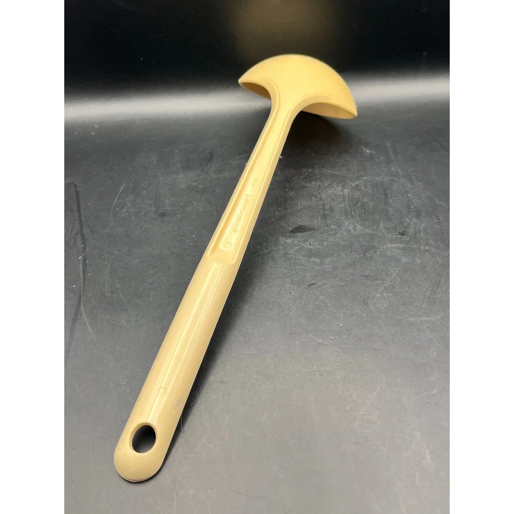 Vtg Tupperware Beige Soup Ladle Kitchen Utensil with Hanging Hole 11